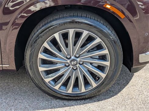 Used 2024 Hyundai Palisade Calligraphy image 9