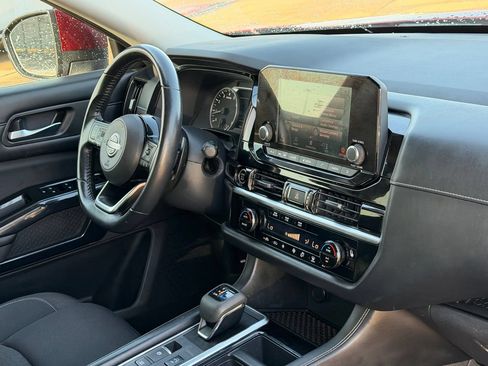 Used 2022 Nissan Pathfinder SV FWD image 34