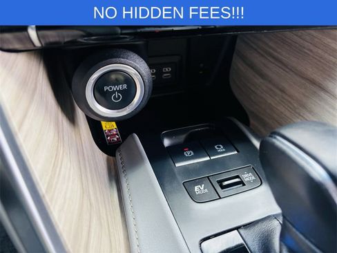 Used 2024 Toyota Venza Limited image 14