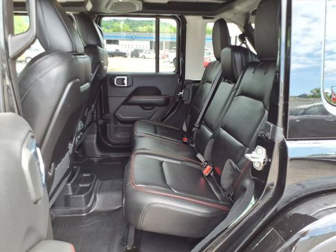 Used 2025 Jeep Wrangler Unlimited Rubicon AWD/4WD image 11