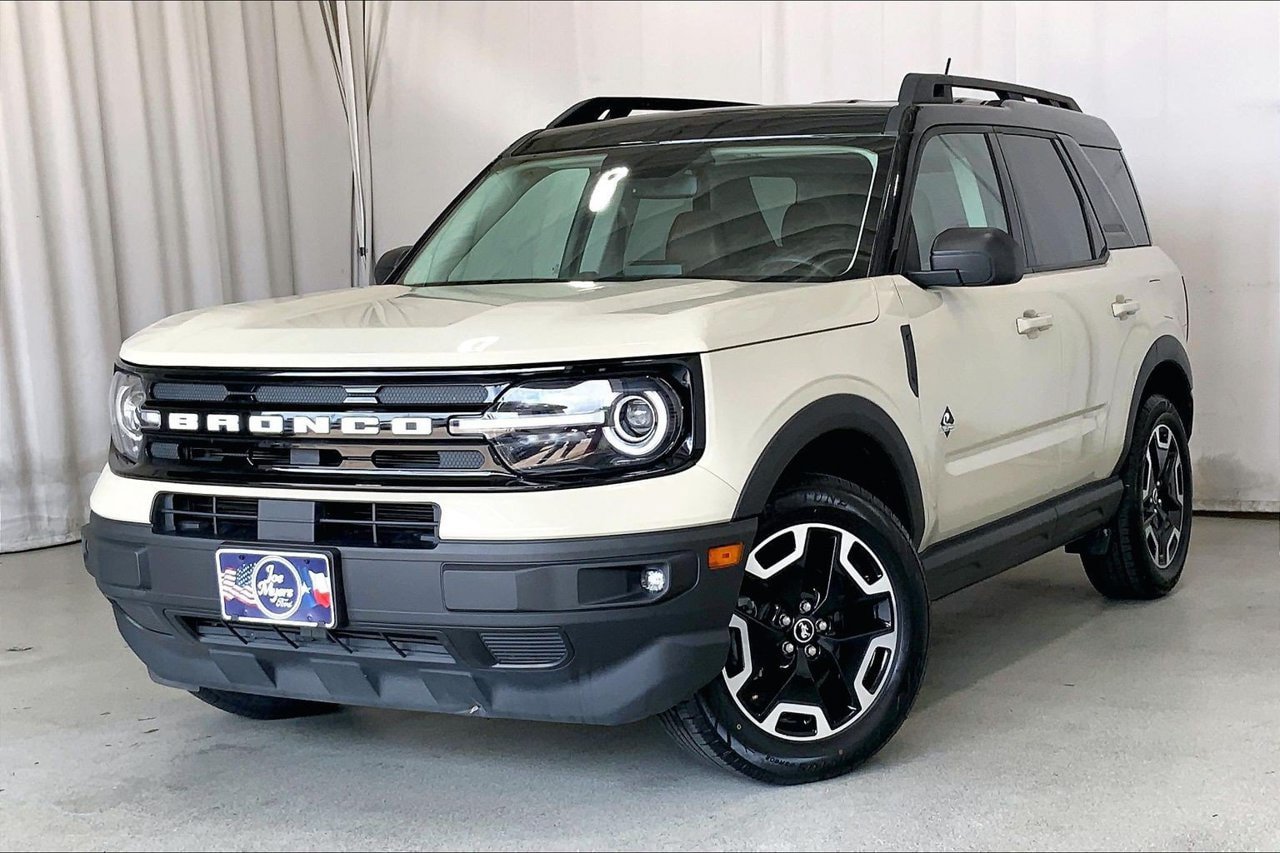 Used 2024 Ford Bronco Sport Outer Banks w/ Tech Package AWD/4WD image 12