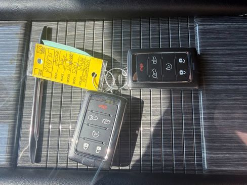 Used 2022 Jeep Wagoneer Series III w/ Premium Group I AWD/4WD image 12
