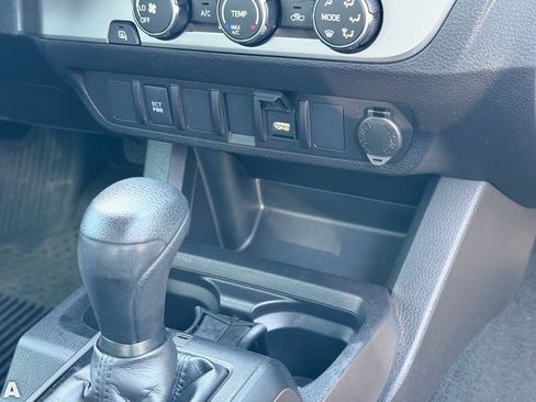 Used 2022 Toyota Tacoma SR w/ SR Convenience Package image 25