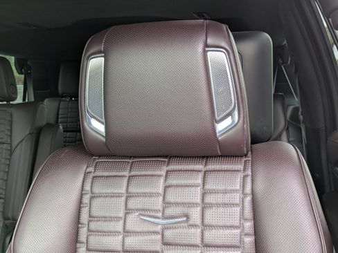 Used 2022 Cadillac Escalade Premium Luxury Platinum AWD/4WD image 18
