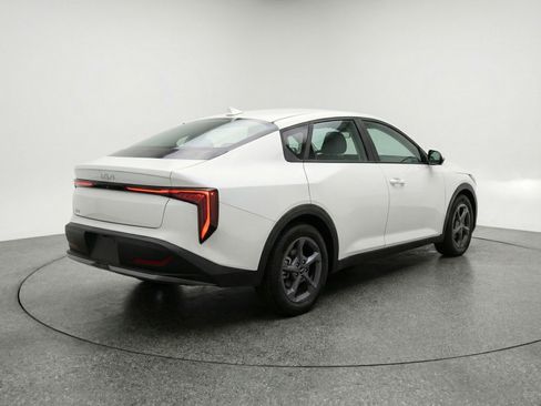 Used 2025 Kia K4 LXS image 6