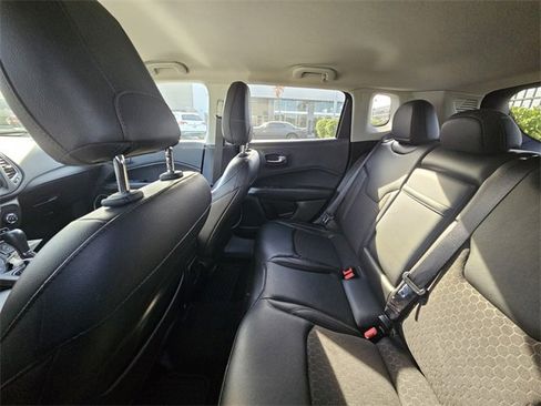 Used 2018 Jeep Compass Latitude w/ Cold Weather Group image 9