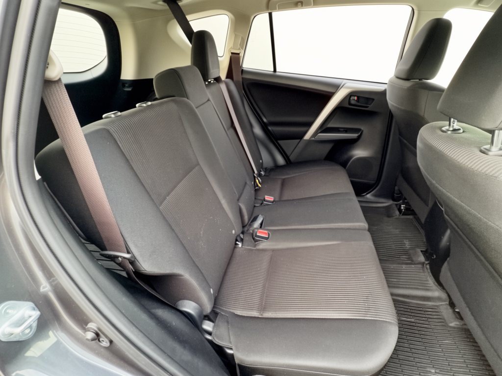 Used 2018 Toyota RAV4 LE w/ All Weather Liner Package FWD image 29