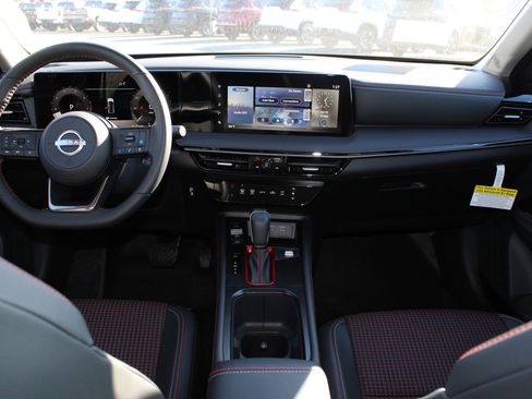Used 2025 Nissan Kicks SR AWD/4WD image 8