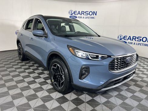 New 2026 Ford Escape Platinum image 3