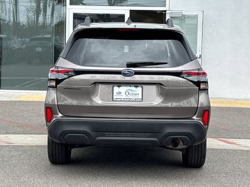 Used 2025 Subaru Forester Premium AWD/4WD image 8
