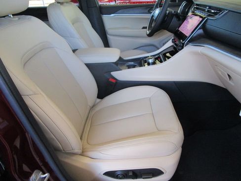 New 2025 Jeep Grand Cherokee L Limited w/ Luxury Tech Group II image 34