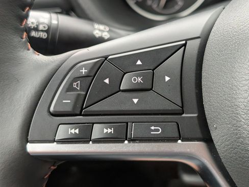Used 2025 Nissan Sentra SR w/ SR Premium Package FWD image 23