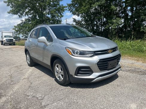 Used 2018 Chevrolet Trax LT w/ LT Convenience Package FWD image 1