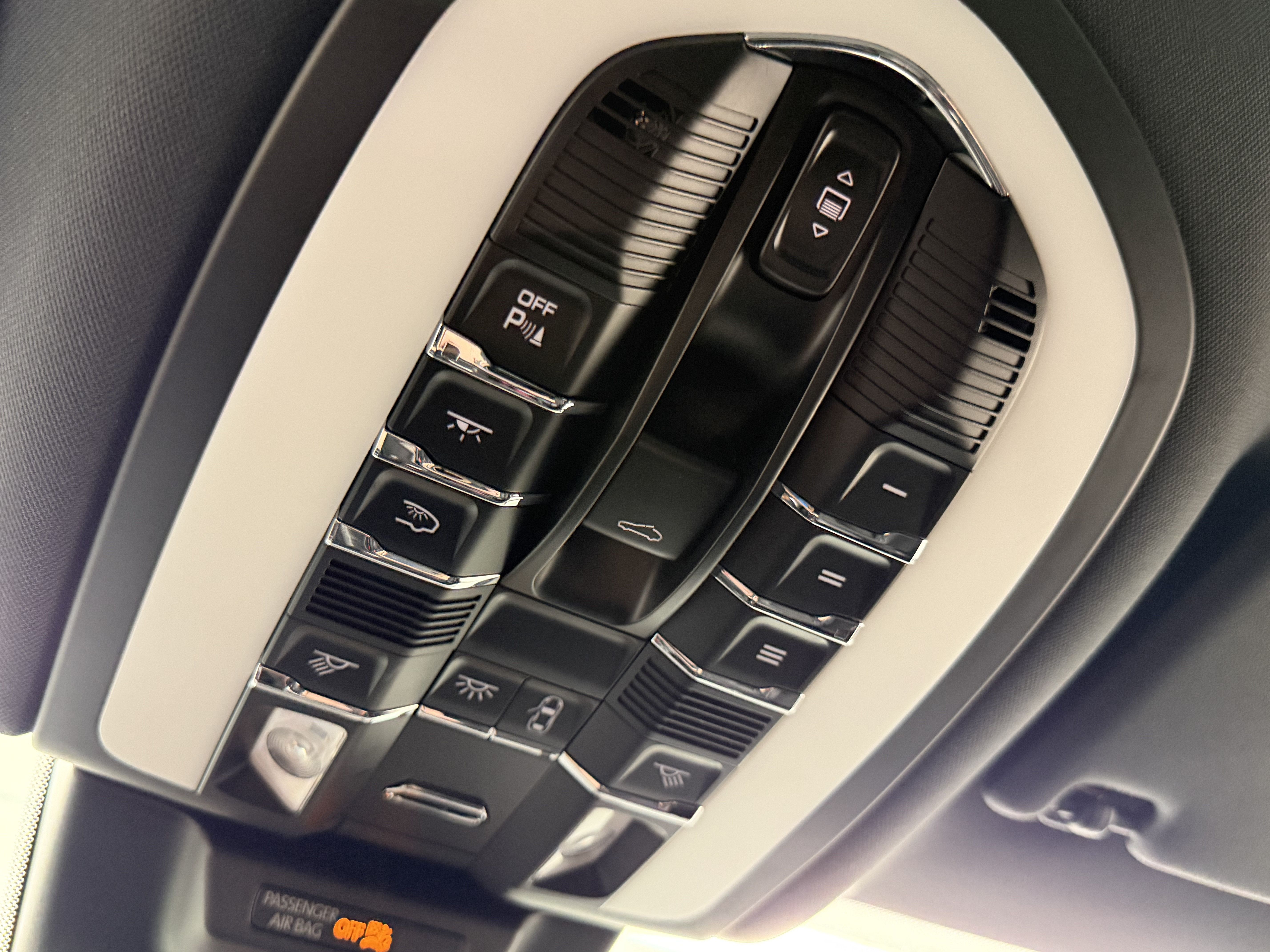 Certified 2024 Porsche Macan S AWD/4WD image 36