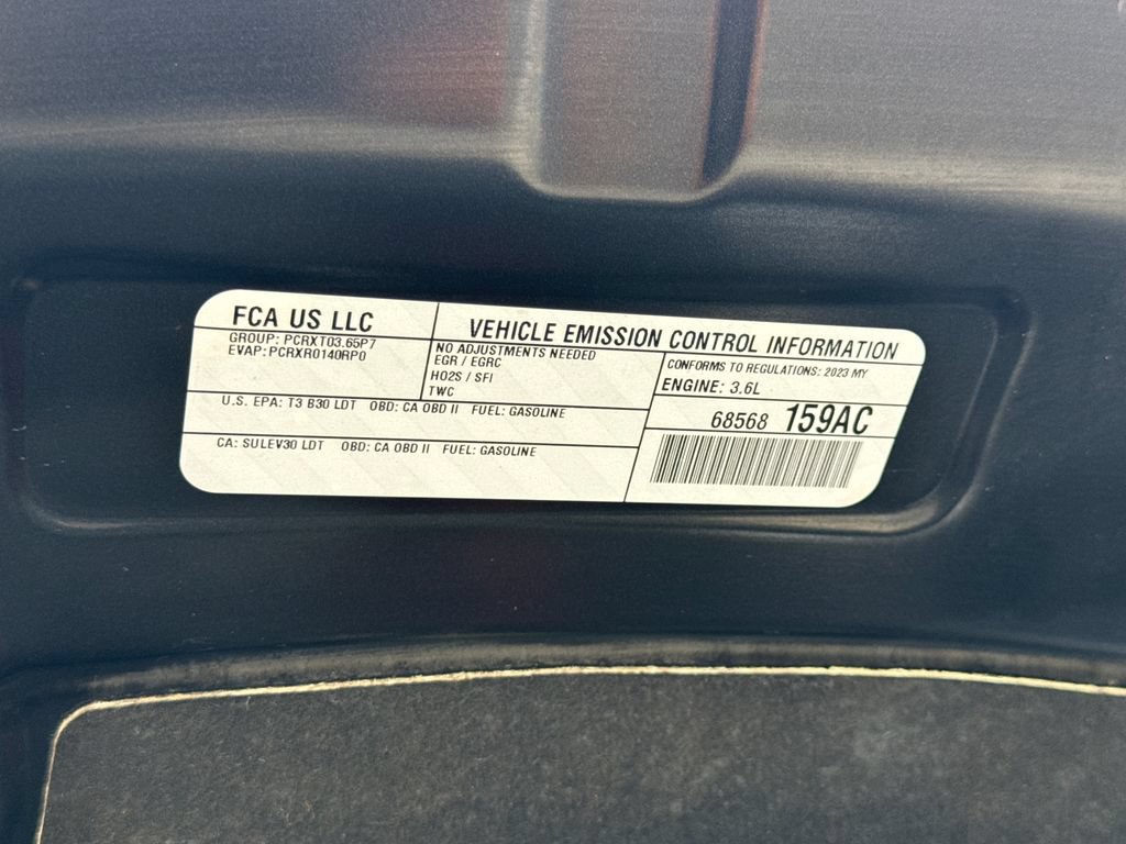 Used 2023 Chrysler Pacifica Touring-L FWD image 9