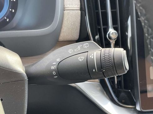 Used 2025 Volvo XC90 B5 Plus image 14