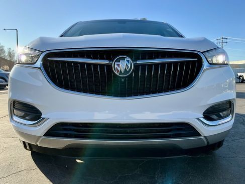Used 2020 Buick Enclave Essence image 9
