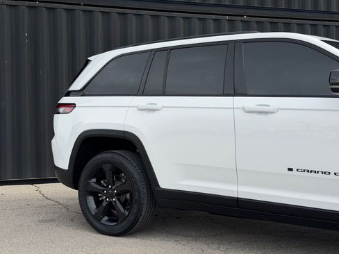 Used 2024 Jeep Grand Cherokee Altitude image 5