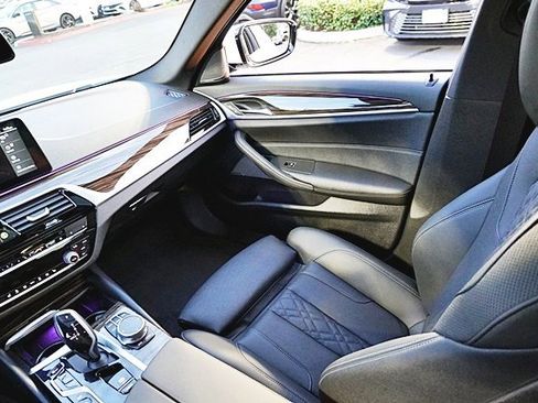 Used 2023 BMW 530e w/ M Sport Package image 22