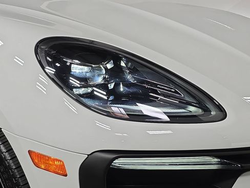 Certified 2026 Porsche Macan AWD/4WD image 12