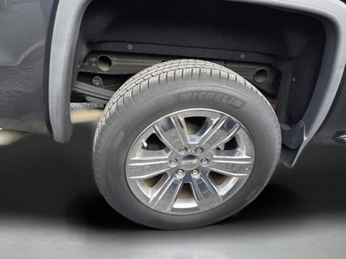 Used 2018 GMC Sierra 1500 SLT w/ Enhanced Driver Alert Package image 17