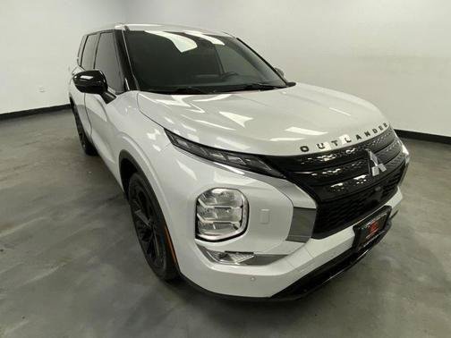 Used 2023 Mitsubishi Outlander SE Black Edition AWD/4WD image 9