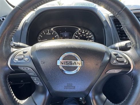 Used 2020 Nissan Pathfinder SV image 18
