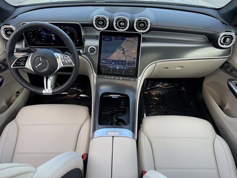 Used 2025 Mercedes-Benz GLC 350e 4MATIC image 8