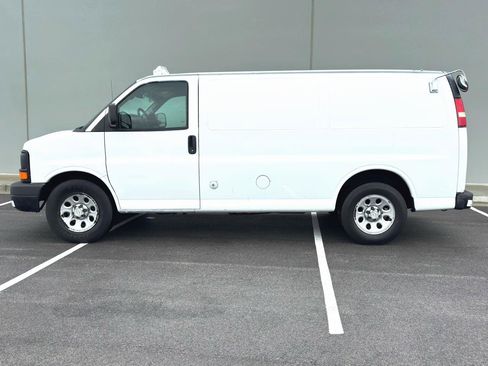 Used 2013 Chevrolet Express 1500 RWD image 2