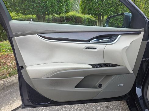 Used 2014 Cadillac XTS Platinum image 9