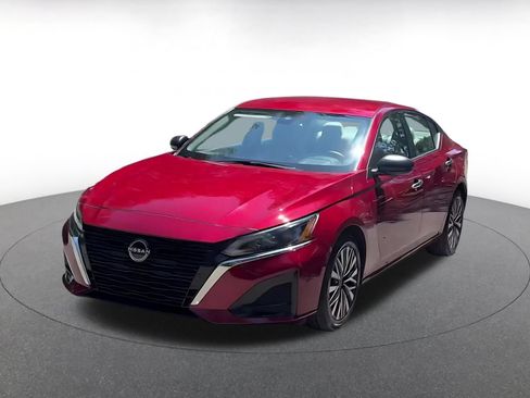 Used 2025 Nissan Altima 2.5 SV FWD image 7