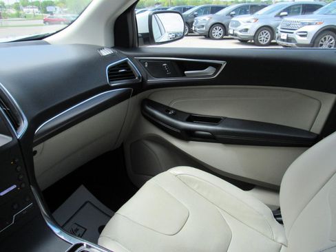 Used 2020 Ford Edge Titanium w/ Equipment Group 301A AWD/4WD image 26