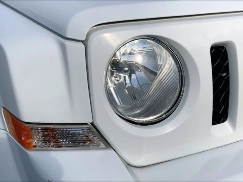 Used 2017 Jeep Patriot High Altitude image 25