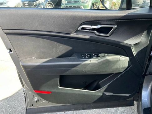 Used 2025 Kia Sportage LX image 13