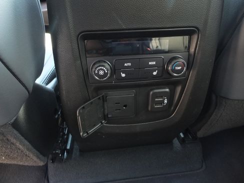 Used 2024 Buick Enclave Premium image 19