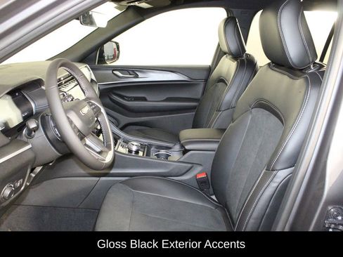 New 2025 Jeep Grand Cherokee Altitude image 10