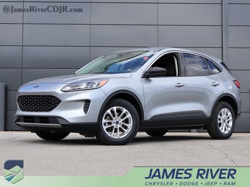 Used 2022 Ford Escape SE image 1