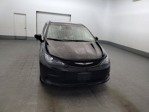 Used 2023 Chrysler Voyager LX FWD image 14