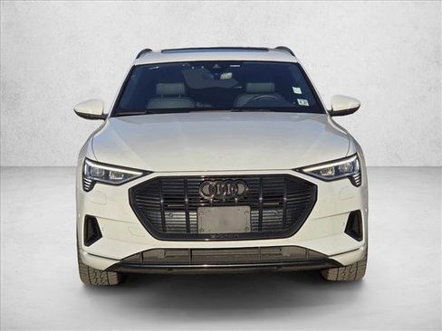 Used 2022 Audi e-tron Premium Plus w/ Premium Plus Package image 2