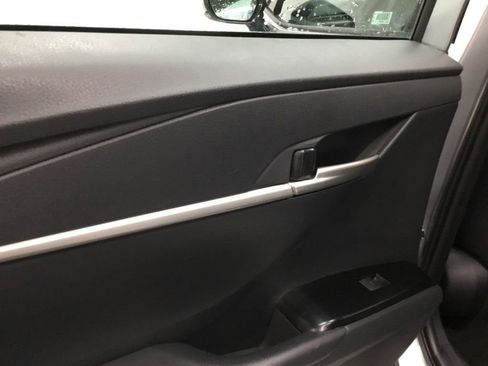 Used 2025 Toyota Camry SE image 12