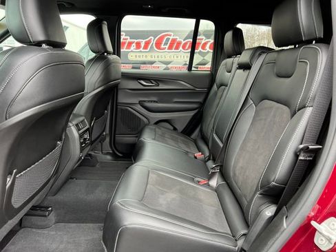 Used 2024 Jeep Grand Cherokee Altitude AWD/4WD image 5