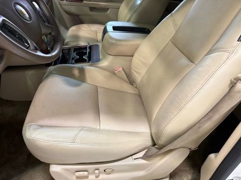 Used 2011 Chevrolet Avalanche LTZ image 20