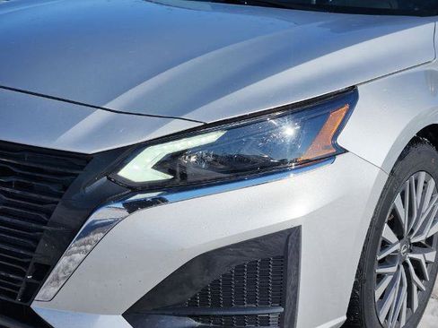 Certified 2024 Nissan Altima 2.5 SV FWD image 5