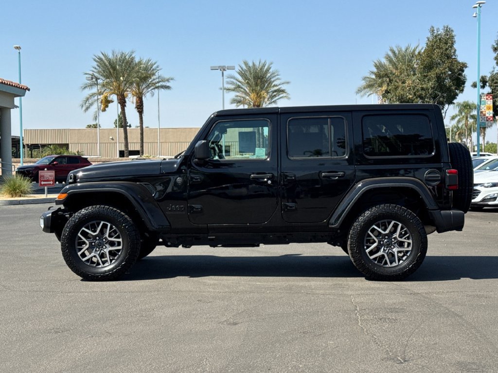 Used 2025 Jeep Wrangler Unlimited Sahara AWD/4WD image 2