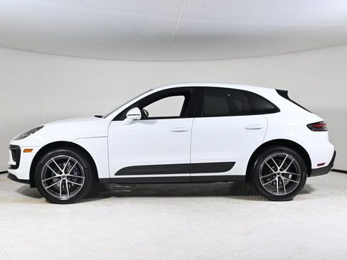 Certified 2024 Porsche Macan image 2