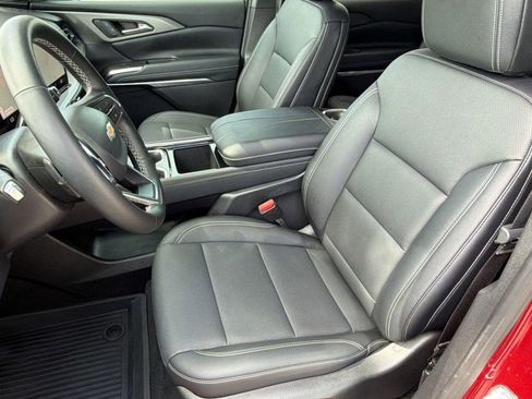 Used 2025 Chevrolet Traverse LT w/ Sun and Wheel Package AWD/4WD image 5