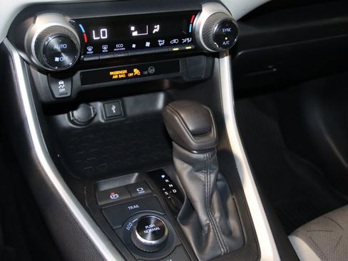 Used 2022 Toyota RAV4 XLE image 41