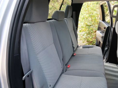 Used 2010 Toyota Tundra 4x4 Double Cab image 29