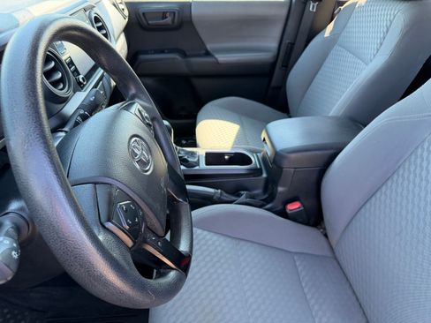 Used 2022 Toyota Tacoma SR AWD/4WD image 10