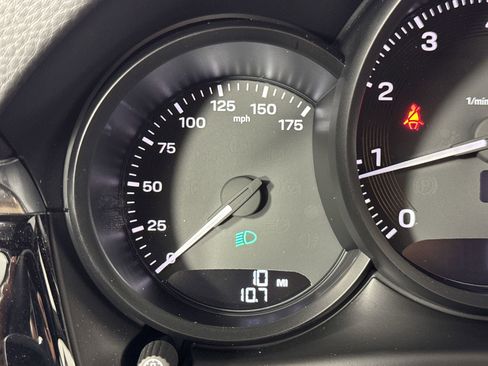 Certified 2025 Porsche Macan image 17